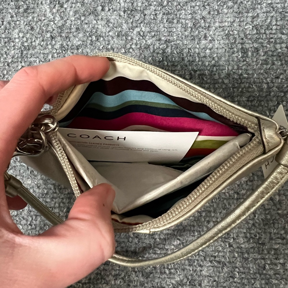 Coach Wallet Women Leather Metallic Silver Wristlet Pouch Clutch NWT - Picture 5 of 10